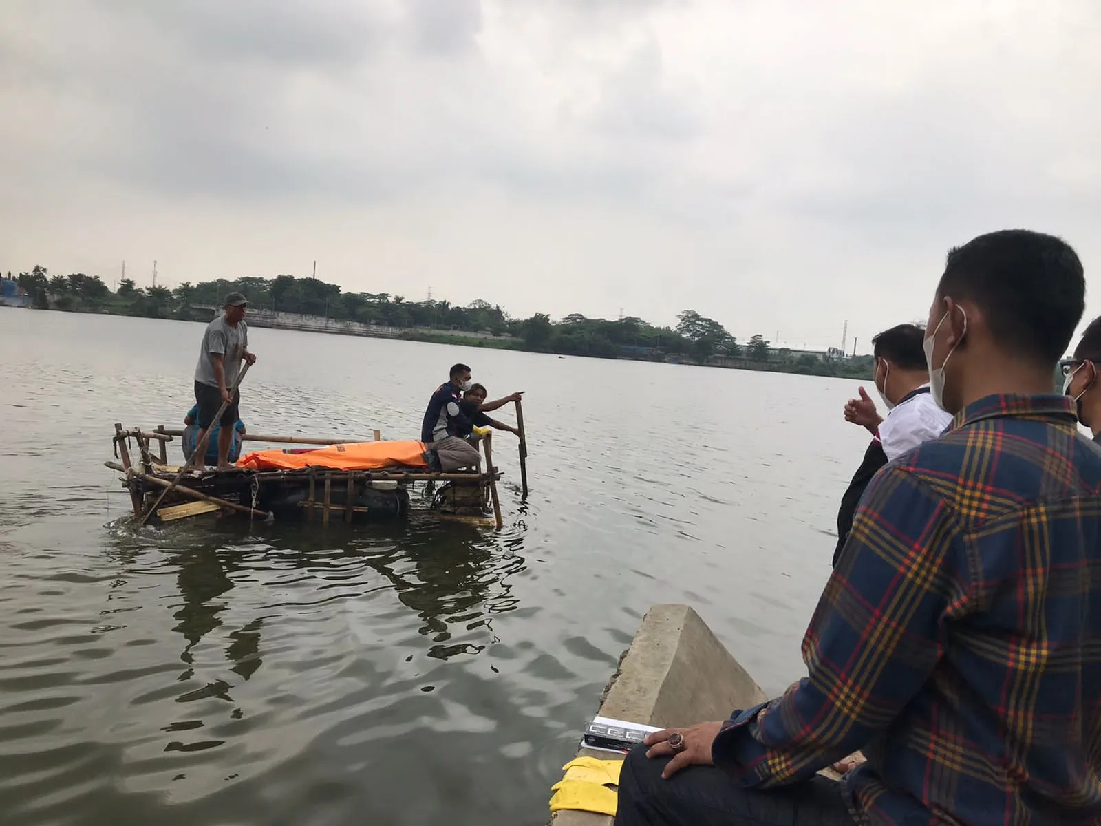 Berita Banten, Berita Banten Hari Ini, Berita Banten Terbaru, Kabupaten Tangerang, Kabupaten Tangerang Hari Ini, Kabupaten Tangerang Terbaru, Peristiwa, Peristiwa Hari Ini, Peristiwa Terbaru, Berita Viral, Berita Viral Hari Ini, Berita Viral Terbaru: Seorang Pria Ditemukan Tewas Mengapung di Danau Eks Galian Pasir