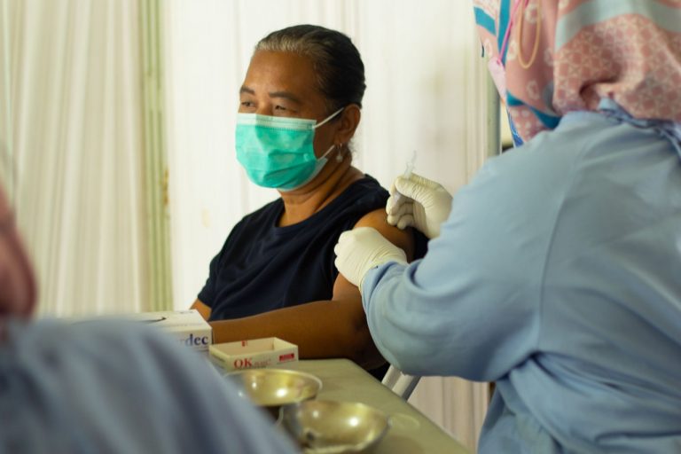 Stok Vaksin Habis, Vaksinasi Booster Bagi Lansia di Kab. Tangerang Diundur