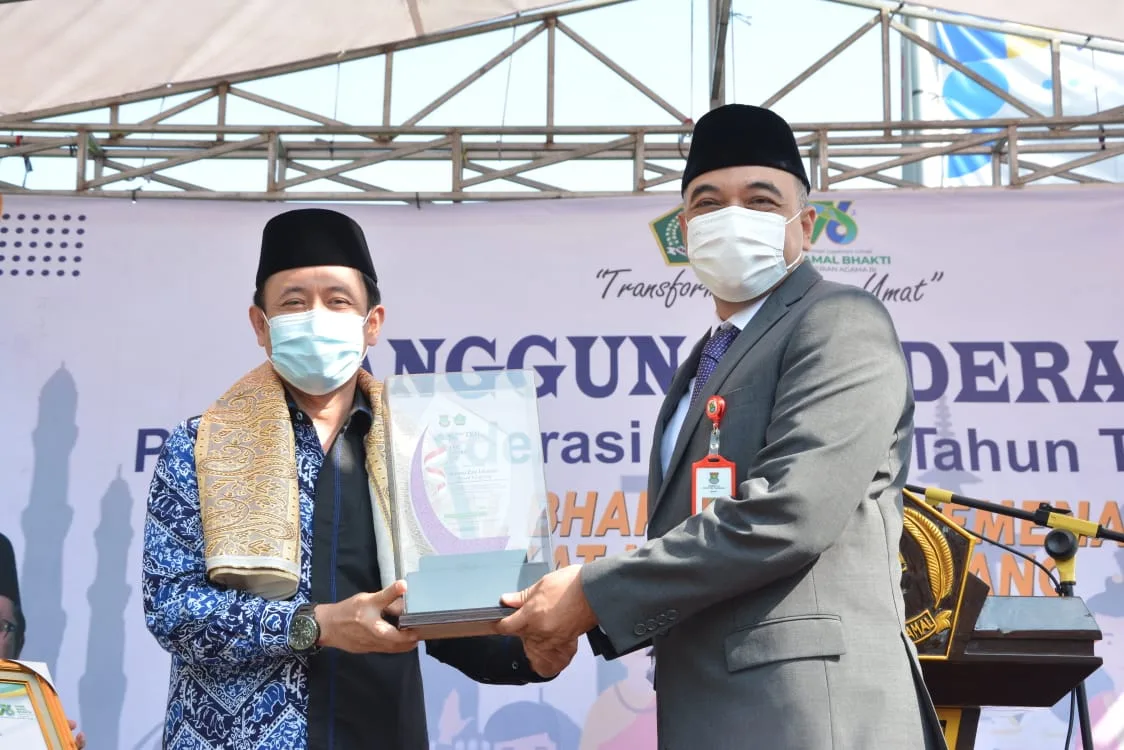 Berita Banten, Berita Banten Hari Ini, Berita Banten Terbaru, Kabupaten Tangerang, Kabupaten Tangerang Hari Ini, Kabupaten Tangerang Terbaru, Peristiwa, Peristiwa Hari Ini, Peristiwa Terbaru, Berita Viral, Berita Viral Hari Ini, Berita Viral Terbaru: Zaki Terima Penghargaan dari Menteri Agama RI