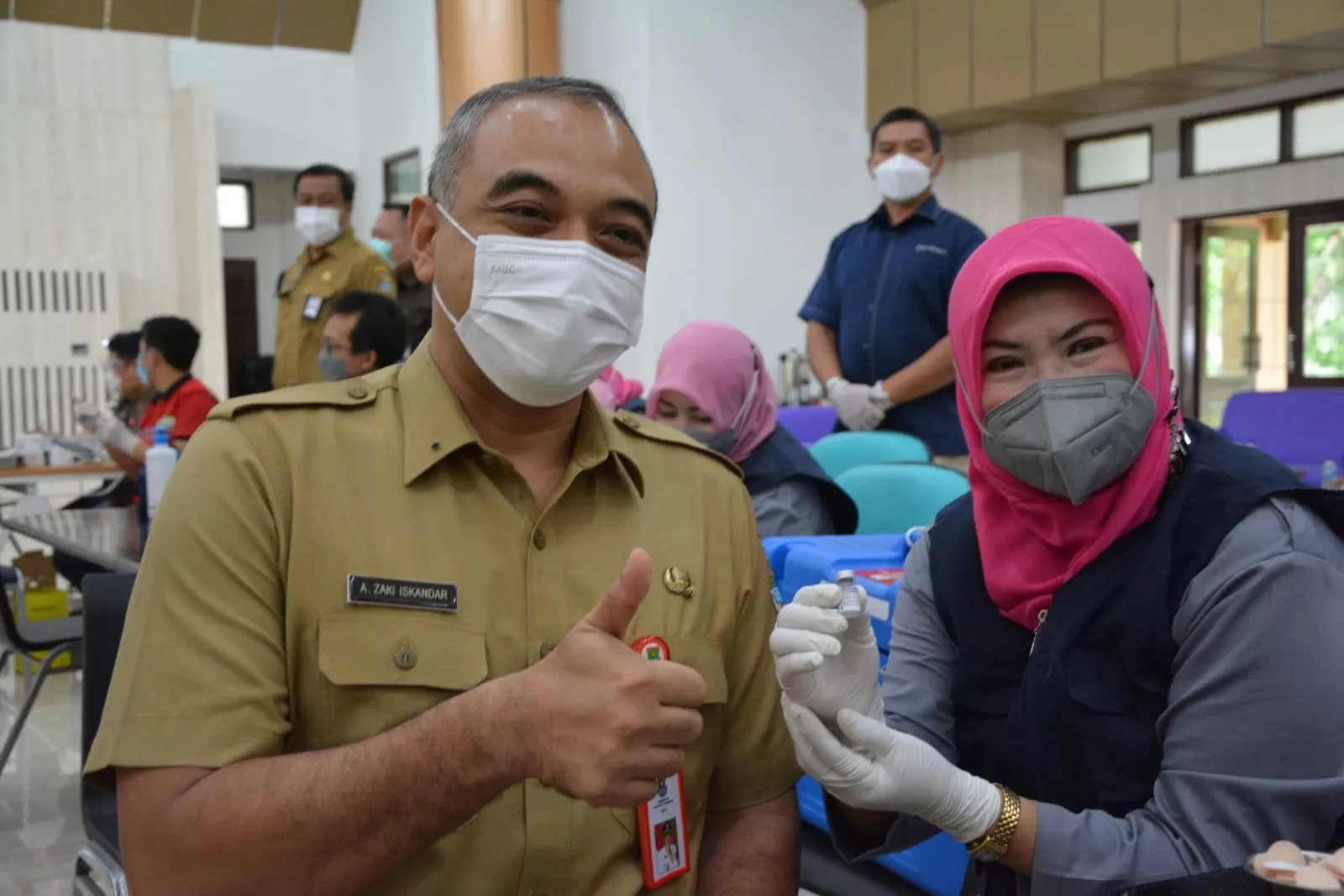Berita Banten, Berita Banten Hari Ini, Berita Banten Terbaru, Kabupaten Tangerang, Kabupaten Tangerang Hari Ini, Kabupaten Tangerang Terbaru, Peristiwa, Peristiwa Hari Ini, Peristiwa Terbaru, Berita Viral, Berita Viral Hari Ini, Berita Viral Terbaru: Bupati Tangerang dan Forkopimda Disuntik Vaksin Booster