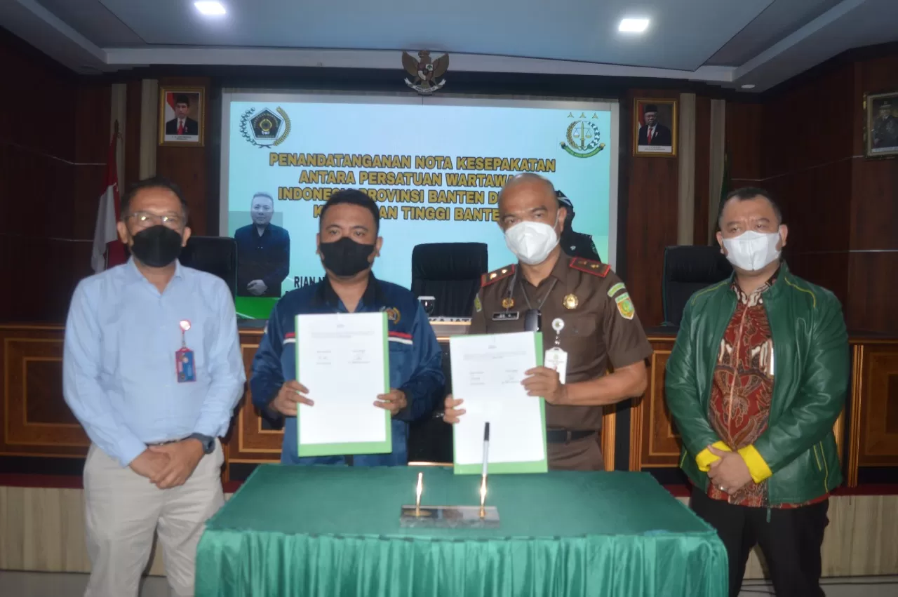 Berita Banten, Berita Banten Hari Ini, Berita Banten Terbaru, Serang, Serang Hari Ini, Serang Terbaru, Peristiwa, Peristiwa Hari Ini, Peristiwa Terbaru, Berita Viral, Berita Viral Hari Ini, Berita Viral Terbaru: PWI Banten dan Kejati Banten Teken MOU Penegakan Hukum dan Perlindungan Kemerdekaan Pers