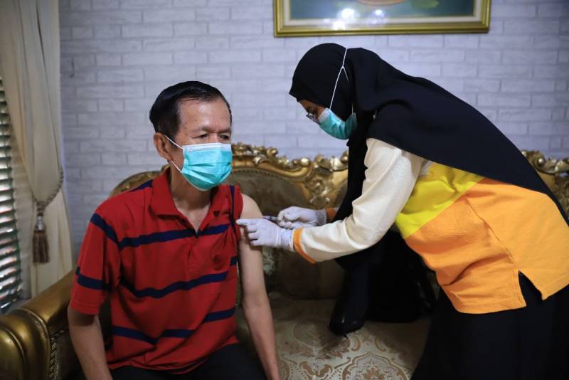 Pemkot Tangerang Lakukan Door to Door Vaksin Booster Lansia