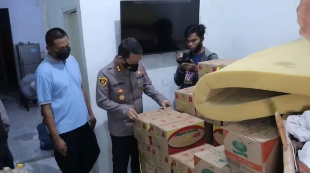 Polisi Serang Ungkap Penimbunan Minyak Goreng Sebanyak 9.600 Liter di Kota Serang