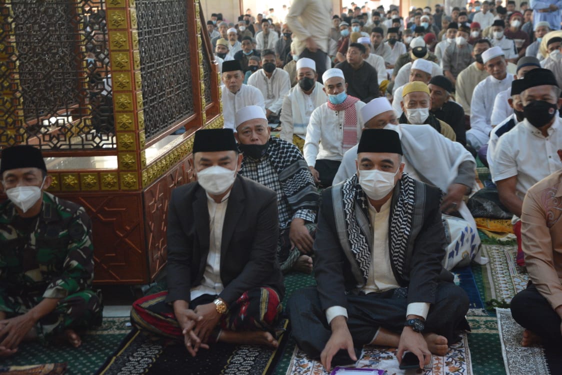 Bupati dan Wakil Bupati Tangerang Shalat Idul Fitri Berjamaah di Masjid Agung Al-Amjad