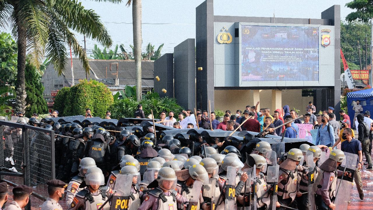Pemanasan Hadapi Pemilu, Polda Banten Gelar Latihan Penanganan Demo