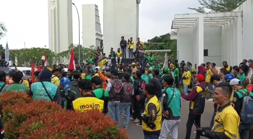 Ribuan Driver Ojol Kepung KP3B