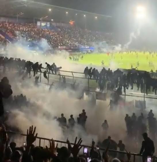 Tragedi Sepakbola di Stadion Kanjuruhan, Pengamat : Pecat Menpora