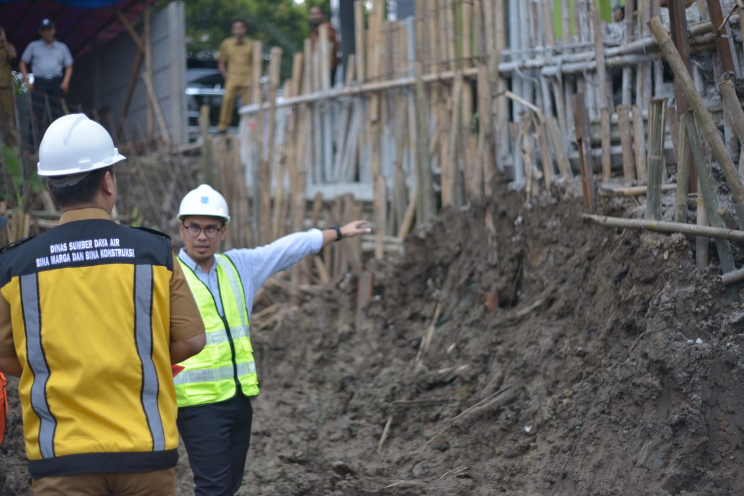 Percepat Pengendalian Banjir, Pilar Tinjau Pembangunan Turap di Puri Bintaro Indah