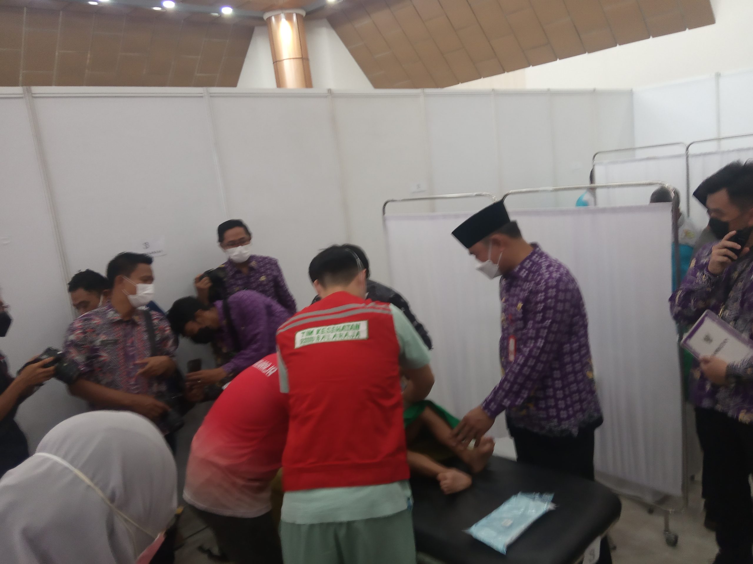 Ratusan Anak Ikut Sunatan Massal HUT Kabupaten Tangerang ke-390