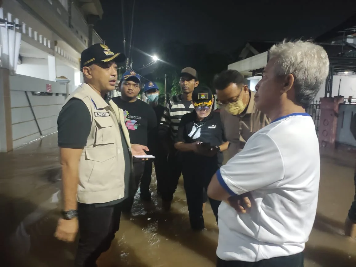 Bupati Zaki Pantau Banjir Hingga Tengah Malam