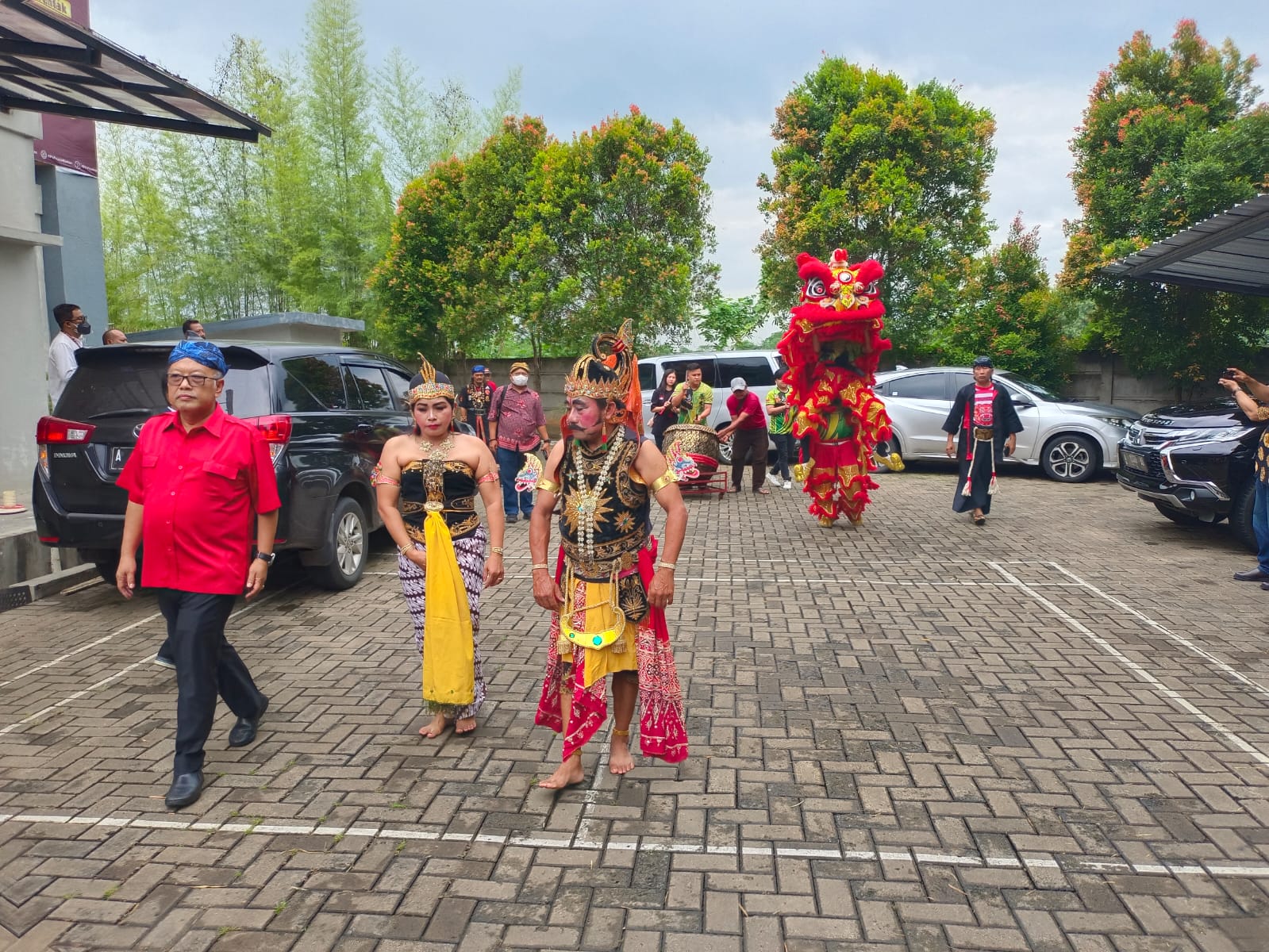 Diiringi Pentas Budaya, Ananta Wahana Resmi Daftar Calon Anggota DPD RI ke KPU Banten