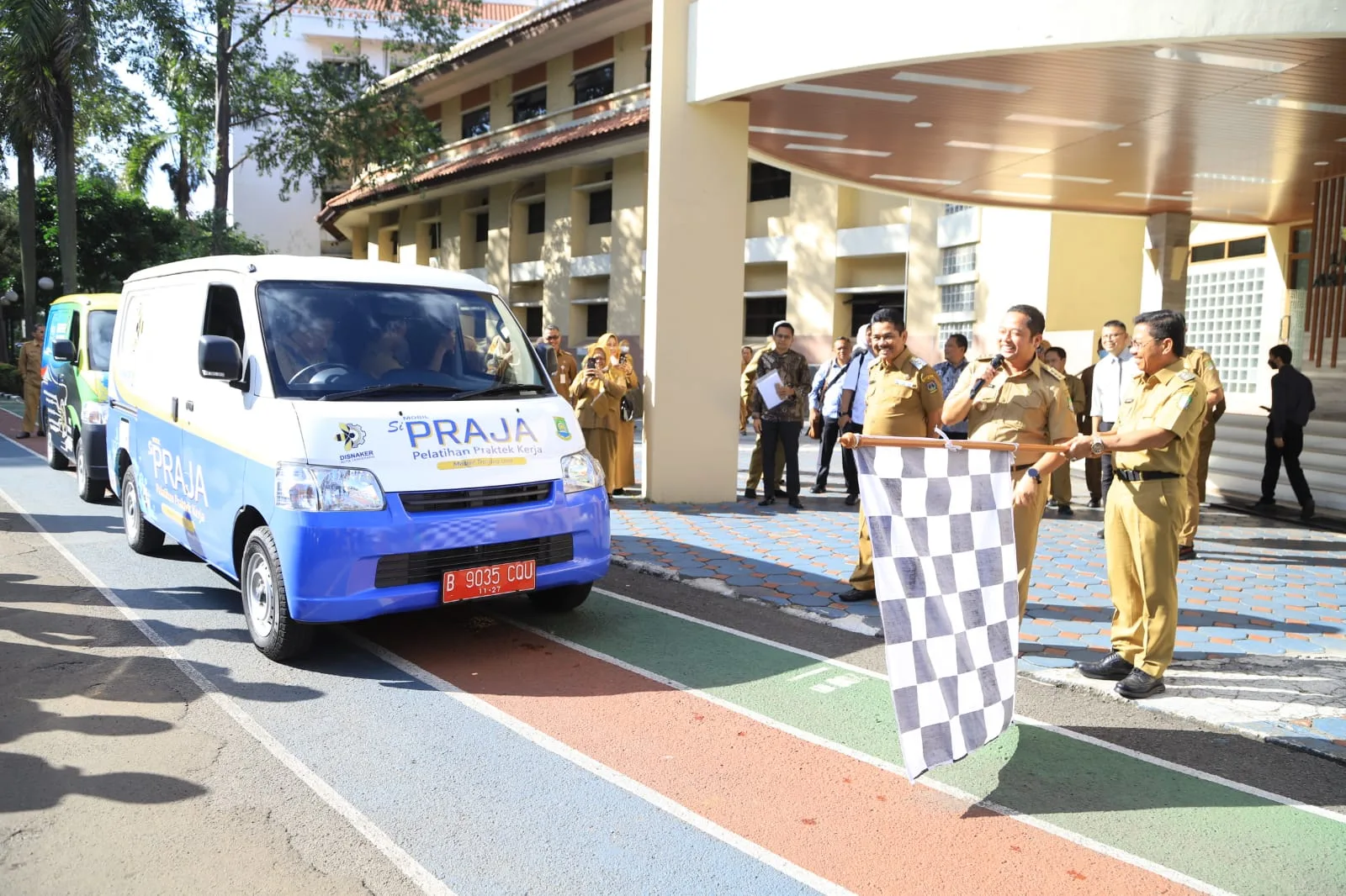 Disnaker Kota Tangerang Luncurkan Mobil Si Praja