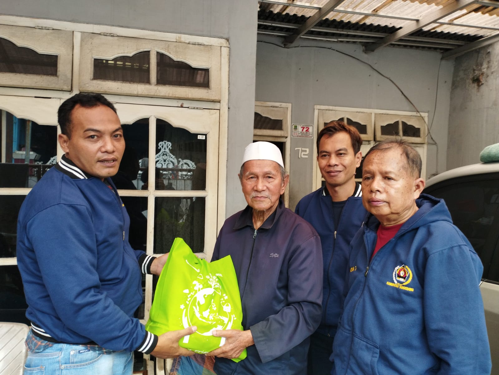 Terus Rekatkan Silaturahmi, PWI Kabupaten Tangerang Berbagi Kasih dengan Para Senior