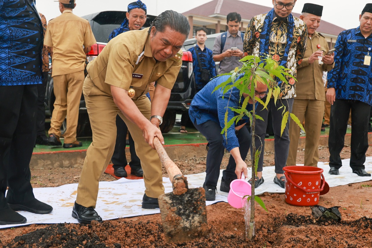 Pj Gubernur Banten Al Muktabar Ajak Ciptakan Lingkungan Sekolah Go Green