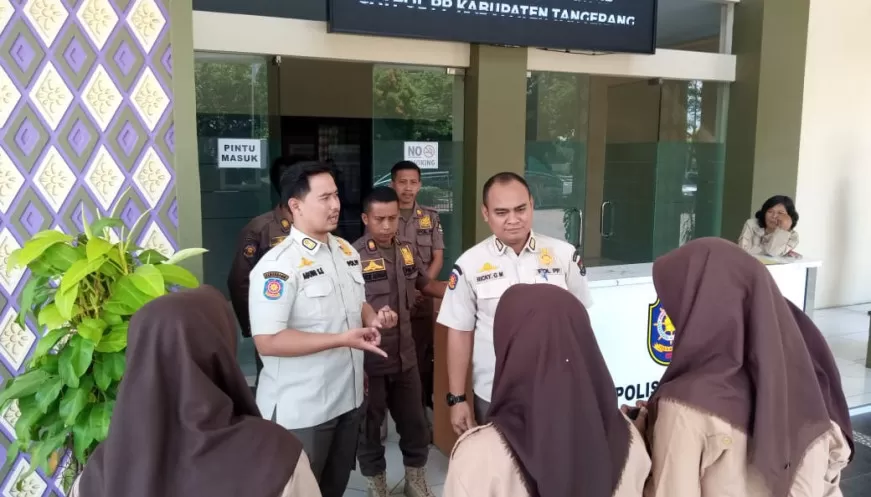 Bolos dari Sekolah, Satpol PP Amankan Pelajar yang Asik Nongkrong