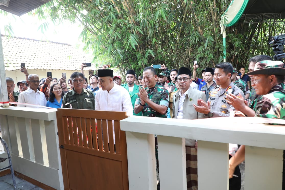 Bupati Zaki Bersama Danrem Resmikan Rumah Layak huni di kecamatan Panongan