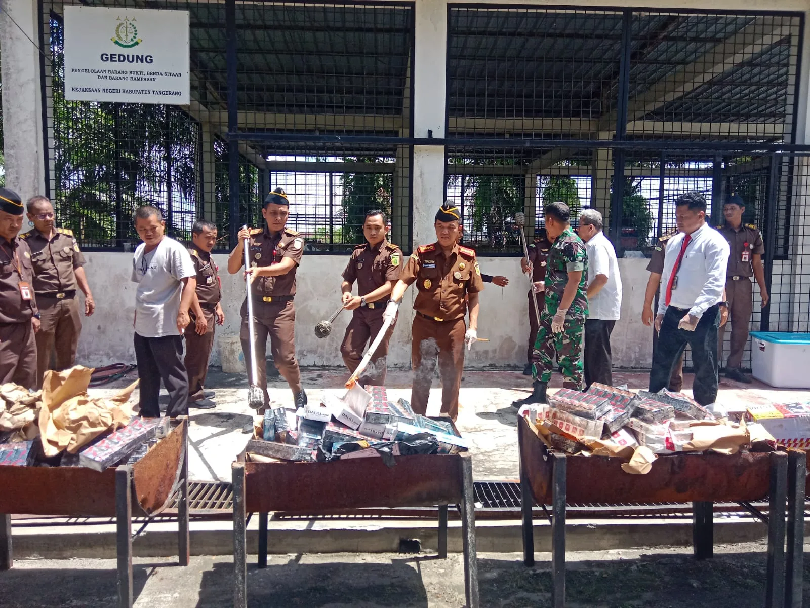 Kejaksaan Musnahkan Barang Bukti Narkoba Hingga Rokok Tanpa Cukai
