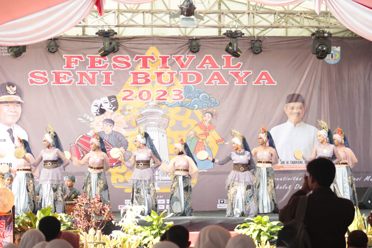 Festival Seni Budaya, Pelajar Papua Bawakan Tarian Banten