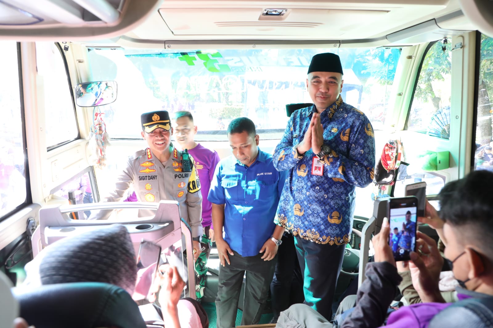 Bupati Zaki Lepas 28 Bus Mudik Gratis ke Empat Provinsi