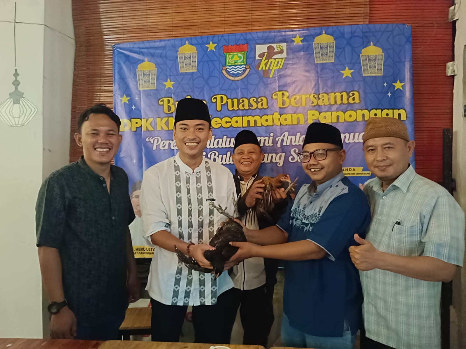 Bukan Sepeda! Ketua KNPI Kabupaten Tangerang Kasih Hadiah Ayam Kampung ke Pemuda Panongan