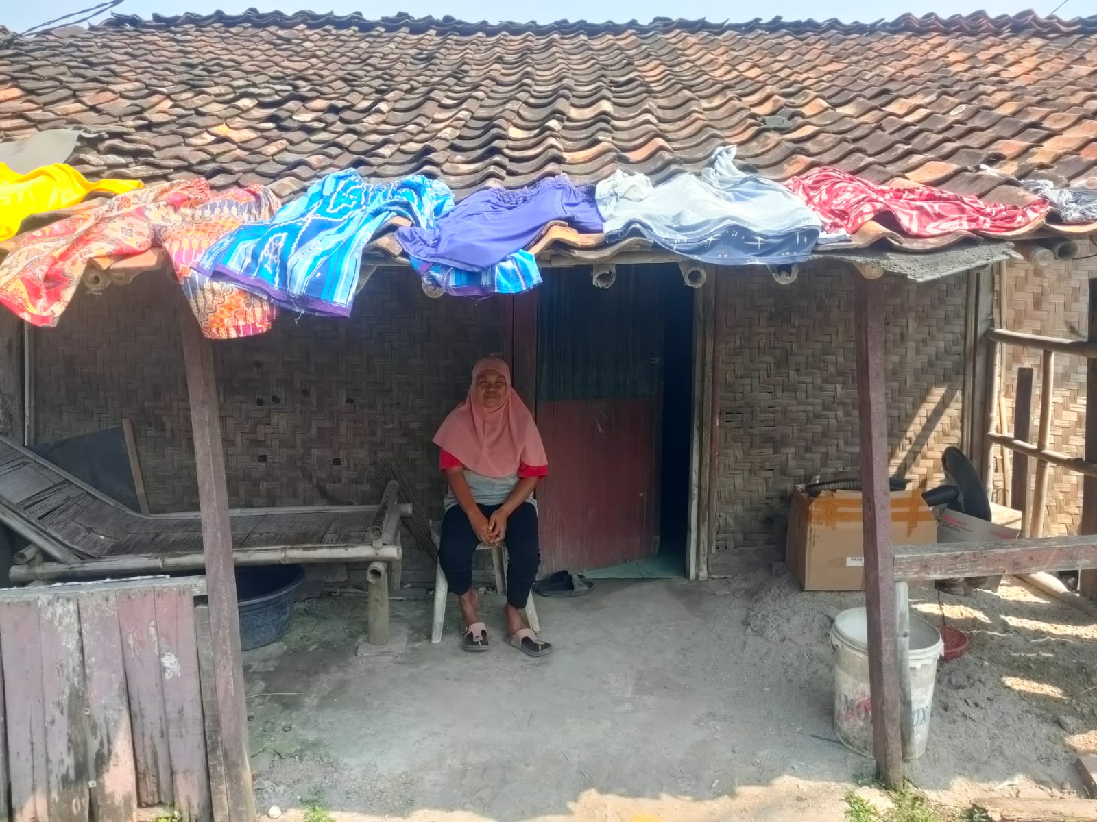 Miris, Ibu di Pakuhaji 30 Tahun Tinggal di Rumah Tak Layak Huni
