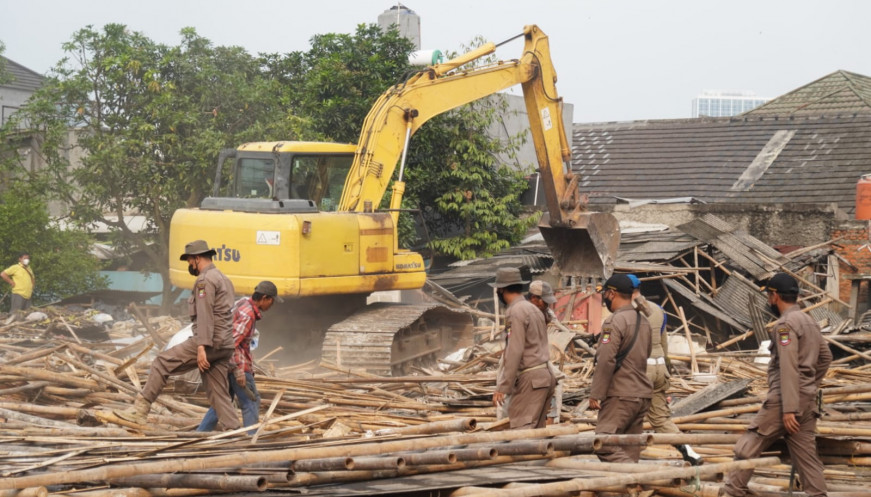Puluhan Bangunan di Pasar Pisang Ditertibkan untuk Pembangunan Stadion Mini Kelapa Dua