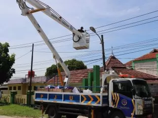Dishub Lakukan Pemeliharaan 42 Unit PJU di Kecamatan Gunung Kaler