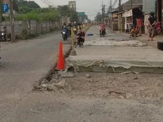 Pemkab Tangerang Percantik Jalan Raya Legok