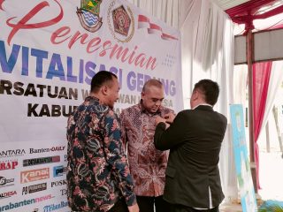 Bupati Tangerang Dianugerahi Pin Emas PWI
