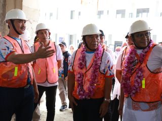Tingkatkan SDM, Pj Gubernur Banten Al Muktabar Tinjau Pembangunan 2 SMK di Kota Tangsel