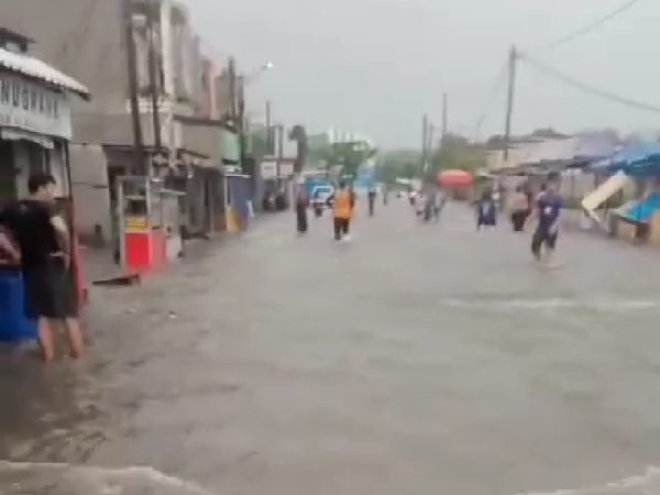 Diguyur Hujan Deras, Puluhan Rumah di Tigaraksa Terendam Banjir