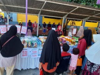 Warga Antusias Sambut Bazar Pangan Murah di Kresek