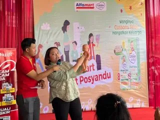 Alfamart dan Cussons Baby berkomitmen untuk kesehatan anak dengan menggelar Posyandu di 34 titik. Program ini menawarkan pemeriksaan kesehatan dan konsultasi gizi bagi ibu dan anak
