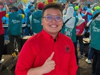 Abraham, tokoh dari Sahabat Abraham, memberikan dukungan penuh kepada pasangan Airin-Ade dalam kampanye akbar di Hari Pahlawan, menegaskan komitmen untuk mendorong kemajuan dan kesejahteraan masyarakat Banten