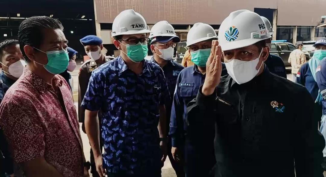 Menteri LHK Hanif Faisol saat Mendatangi Pabrik Pewarna Tekstil di Cikupa, Kabupaten Tangerang.