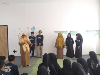 Menjelajahi Sejarah dan Literasi: MTs Salafiyyah Darul Bayan Adakan Wisata Edukatif
