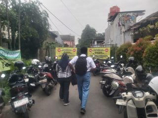 Hari Pertama Masuk Sekolah, Akses ke SMPN 17 dan SMAN 6 Tangsel Disegel Warga