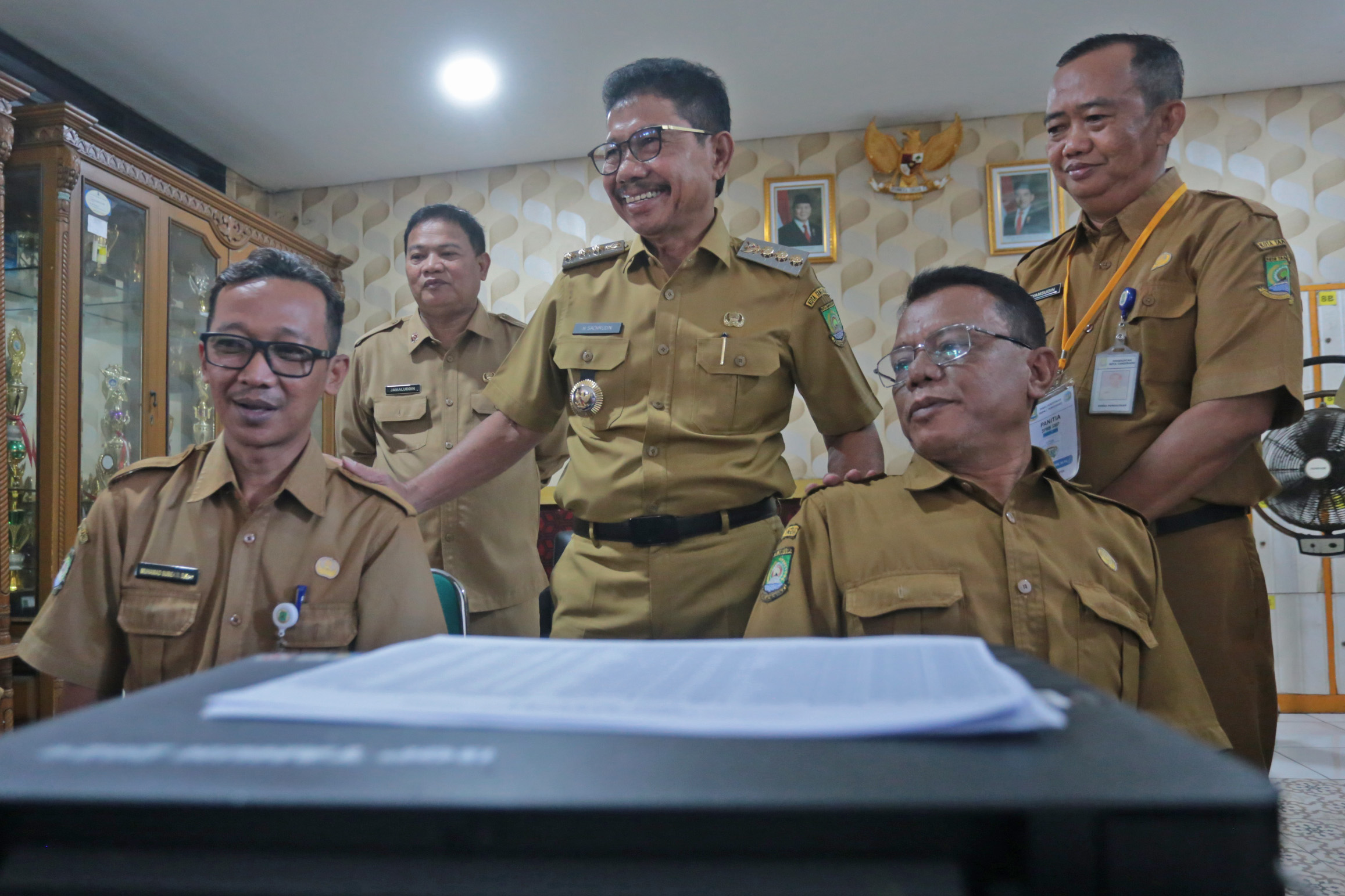 Wali Kota Tangerang Sachrudin saat Meninjau Pelaksanaan SPMB 2025 di SMPN 1 Kota Tangerang.