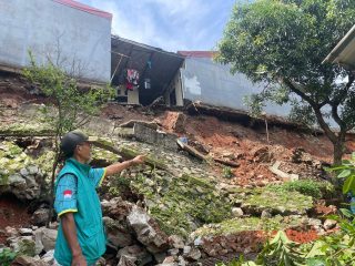 Dampak Longsor Turap di Pamulang Tangsel, Puluhan Warga Masih Mengungsi