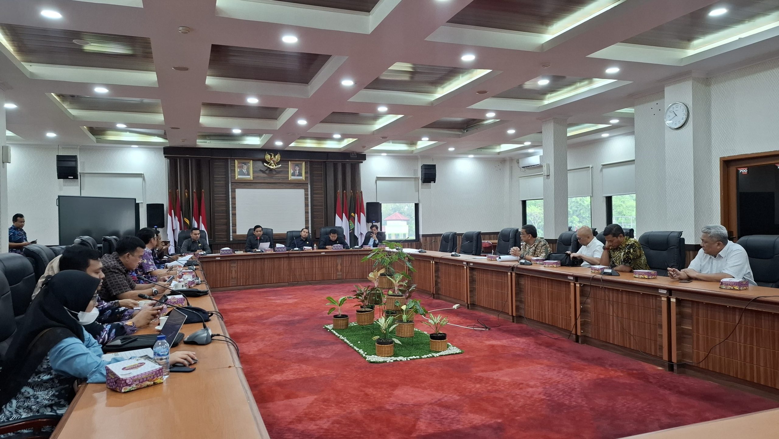 perwakilan manajemen Lippo Karawaci saat Rapat Dengar Pendapat (RDP) Gabungan Komisi I dan IV DPRD Kabupaten Tangerang.