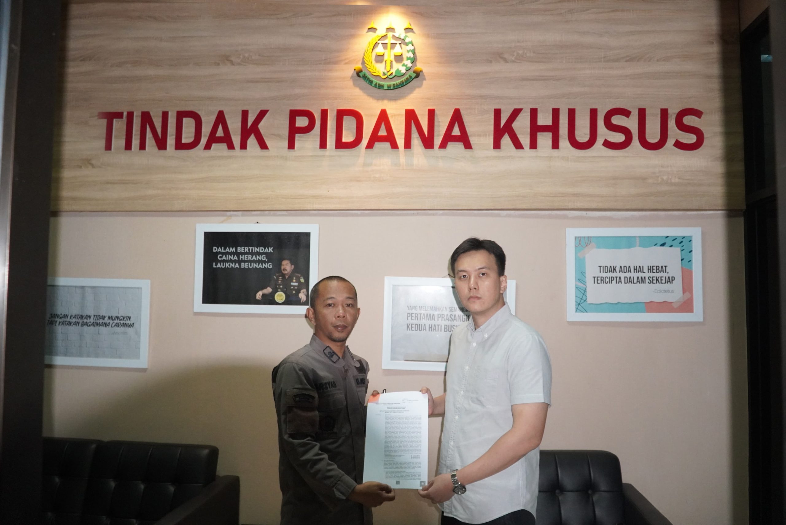 Penyerahan Surat Ketetapan Penyelesaian Perkara (SKP2) berdasarkan Penyelesaian Perkara Dengan Menggunakan Denda Damai Dalam Tindak Pidana Ekonomi di Bidang Perpajakan oleh Pidsus Kejari Kabupaten Tangerang.