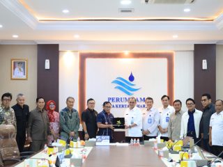 Komisi III DPRD Provinsi Banten mengagendakan kunjungan kerja dengan Perusahaan Umum Daerah Air Minum Tirta Kerta Raharja.