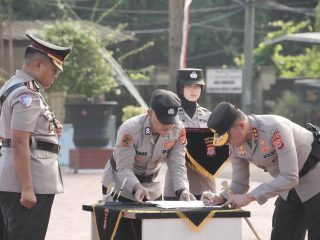Kapolda Banten Irjen Pol Suyudi Ario Seto memimpin upacara serah terima jabatan (Sertijab) dari Kombes Pol Baktiar Joko Mujiono ke Kombes Pol Andi Muhammad Indra Waspada Amirullah.