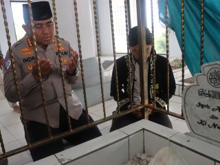 Awali Tugas di Hari Pertama, Kapolresta Tangerang Ziarah ke Makam R.A. Wangsakara