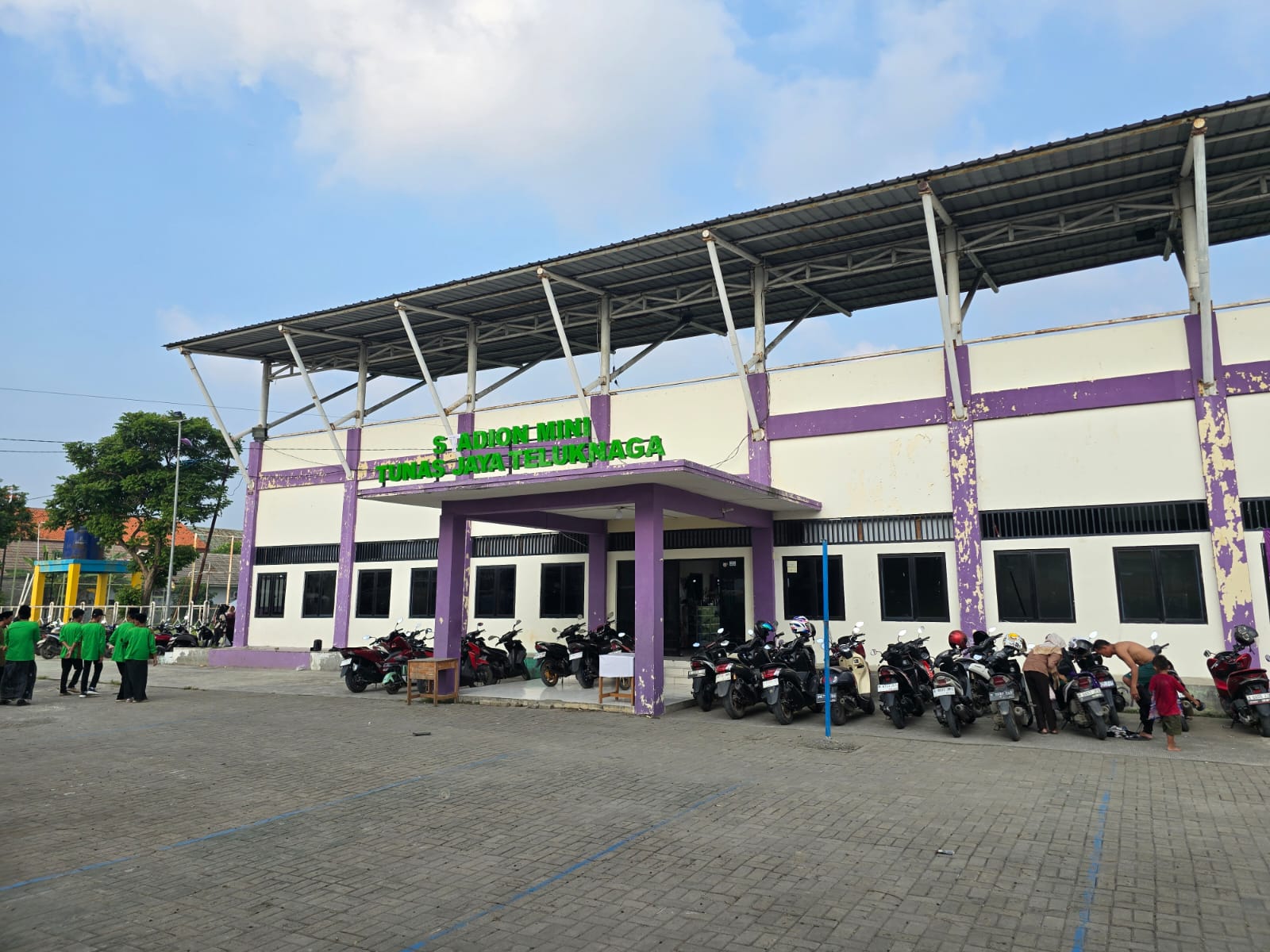 Stadion Mini di Desa Kampung Besar, Kecamatan Teluk Naga.