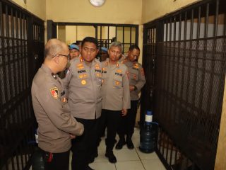 Kapolresta Tangerang Sidak Rutan, Pastikan Tahanan Bisa Laksanakan Shalat 5 Waktu