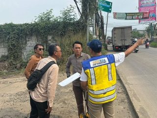 Pembangunan jalan penghubung di Gading Serpong. (RFH).