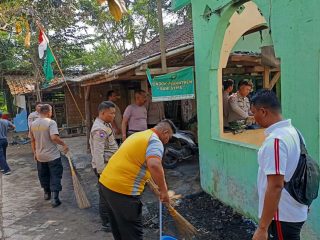 Polsek Cisoka Gelar Kerja Bakti Usai Kebakaran di Ponpes Bani Syifa