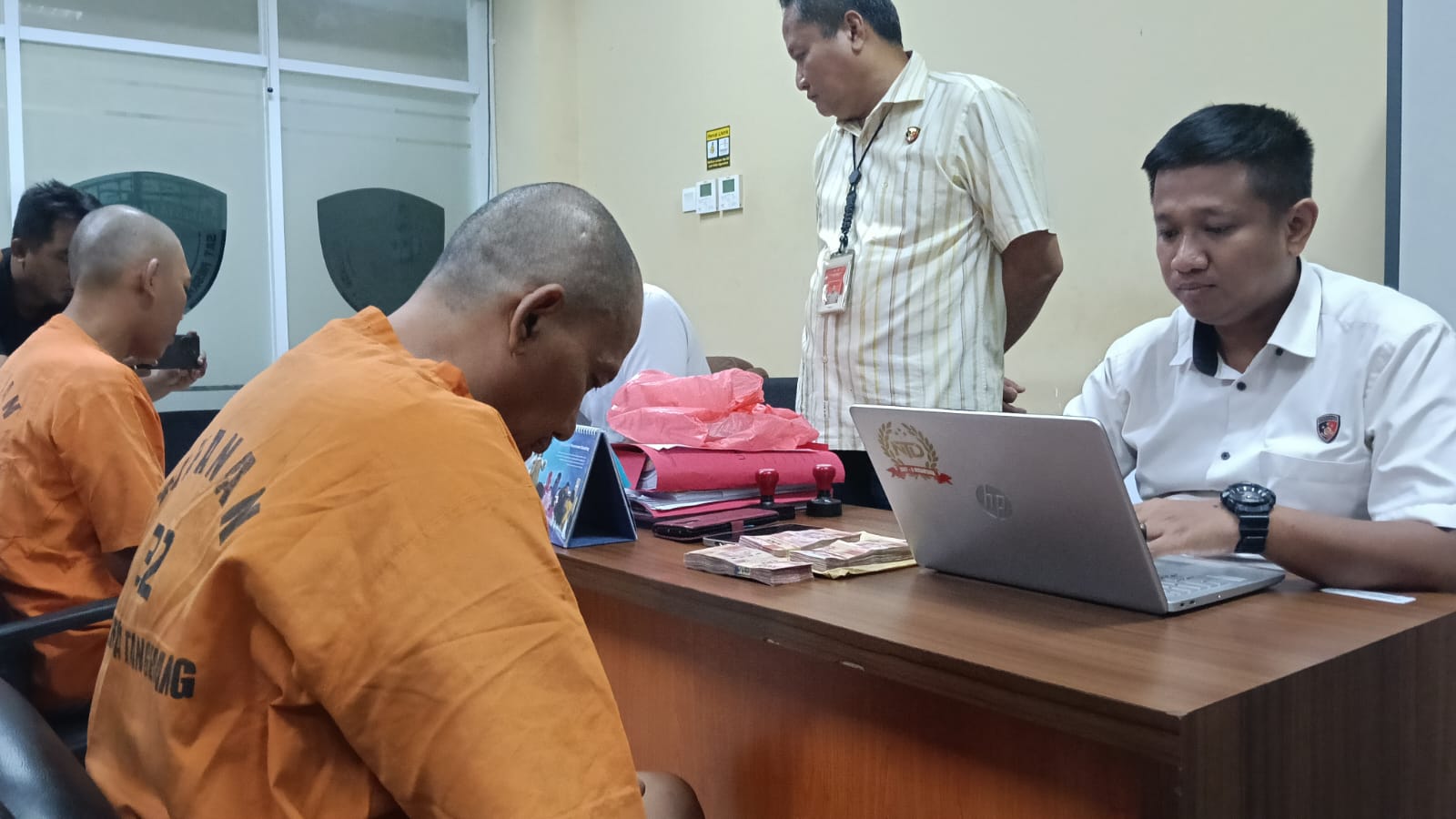 HS (51) oknum Ketua RW yang ditangkap Polresta Tangerang karena kasus dugaan pemerasan mengaku baru seminggu menjabat.