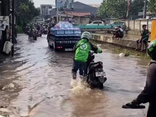 Banjir Kepung Tangerang, 1.000 Kisdam Darurat Bakal Dipasang Kurangi Luapan Kali Angke